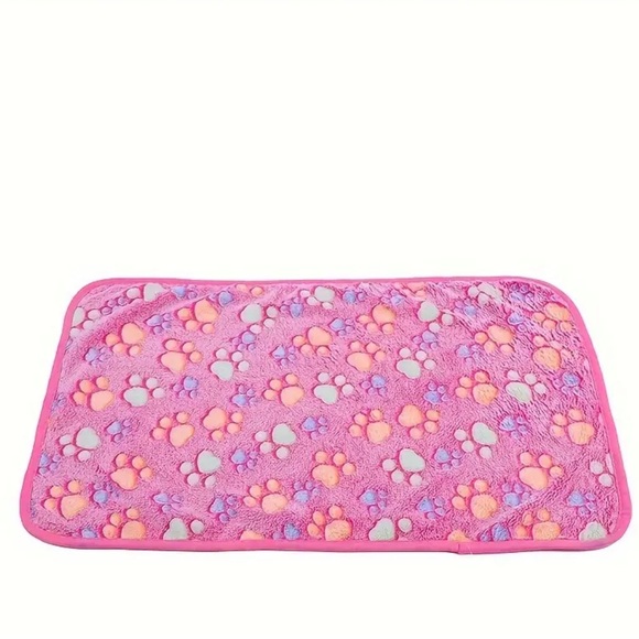 Pet blanket with paw prints, NWT - Picture 5 of 10